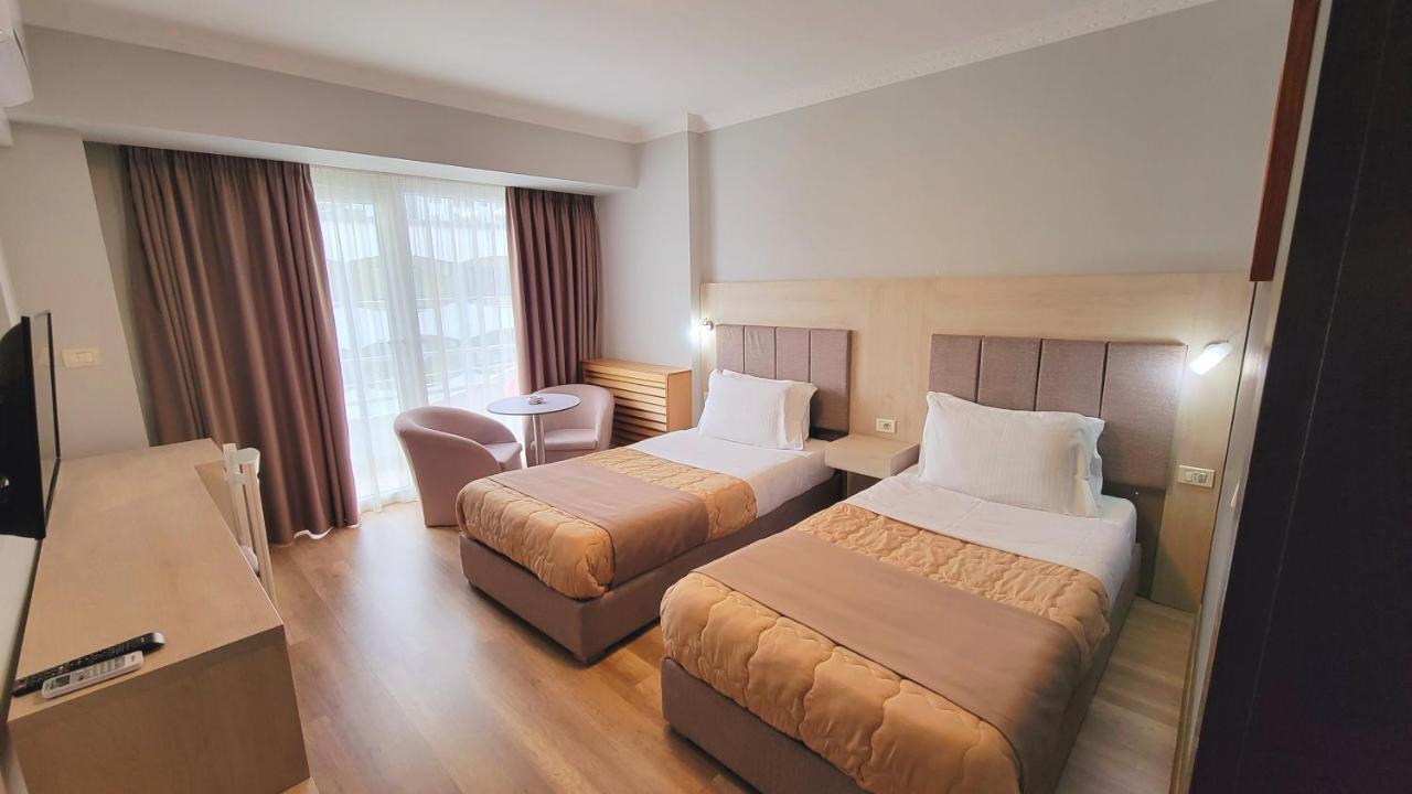 Hotel Enkelana Pogradec Ngoại thất bức ảnh