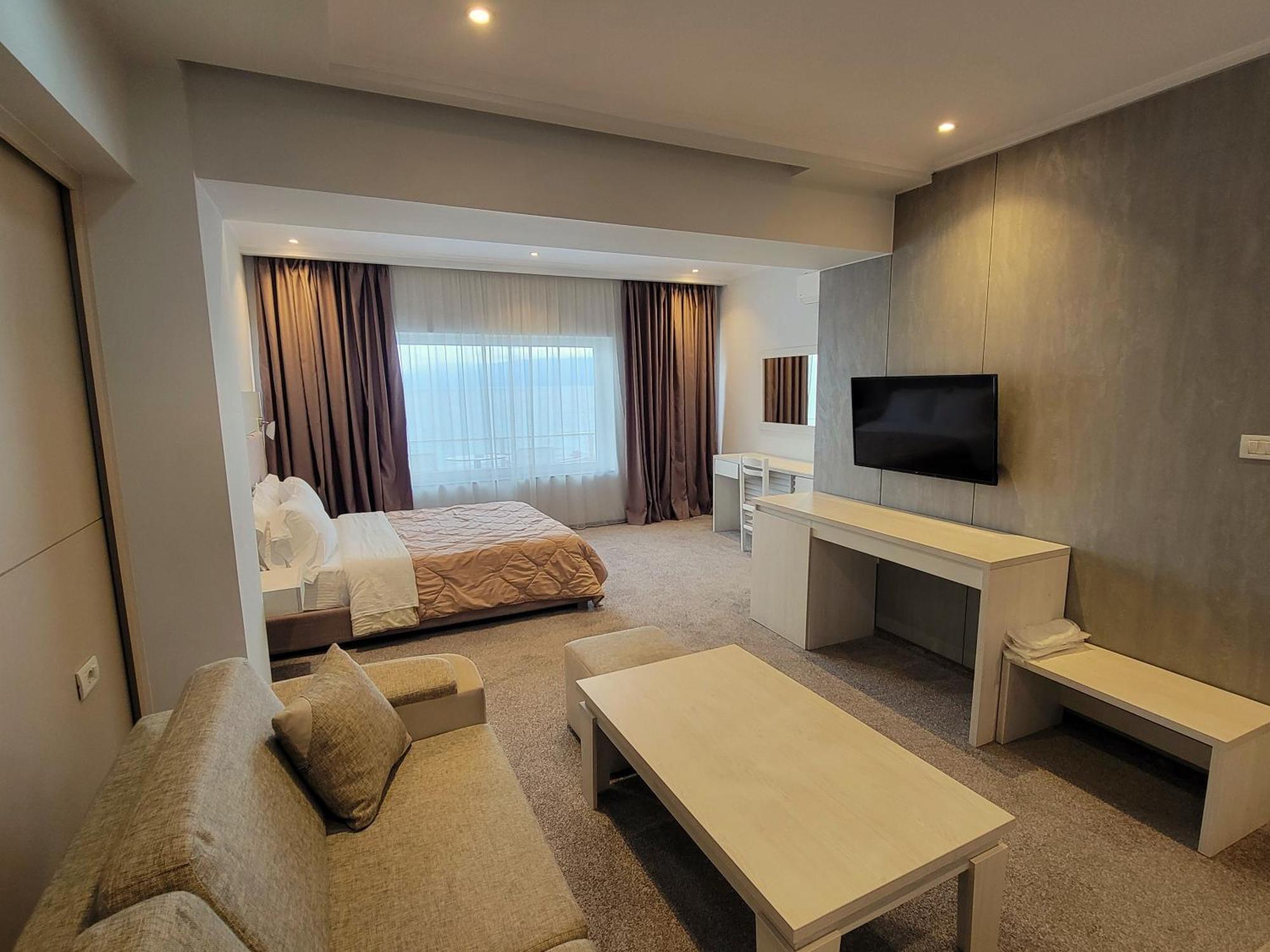 Hotel Enkelana Pogradec Ngoại thất bức ảnh