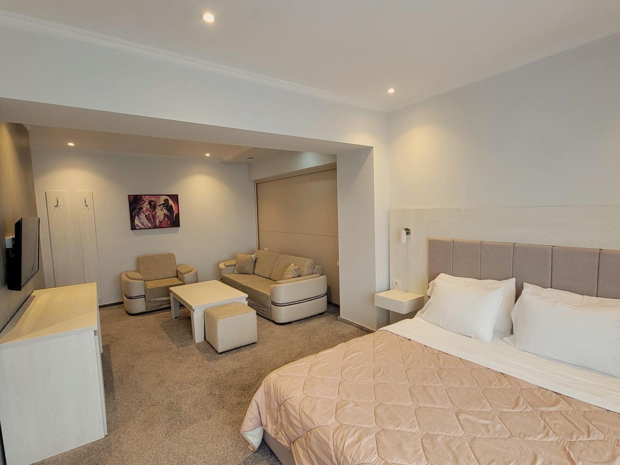 Hotel Enkelana Pogradec Ngoại thất bức ảnh